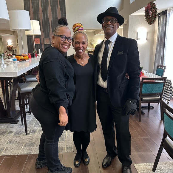 Bags, wallets, and accessories live flyer - Picture 7 of 8